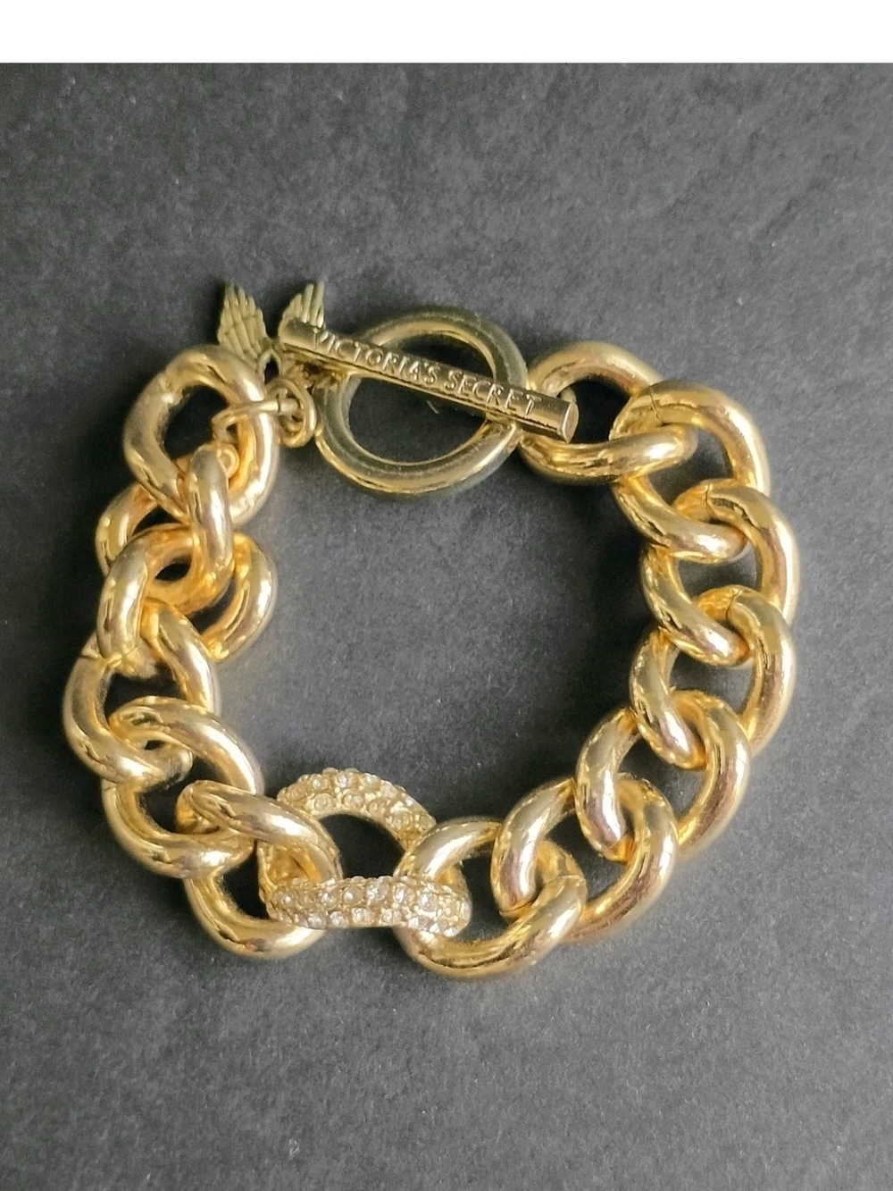 Victoria’s Secret Signed Gold Tone Thick Curb Chain Bracelet With Toggle Clasp
